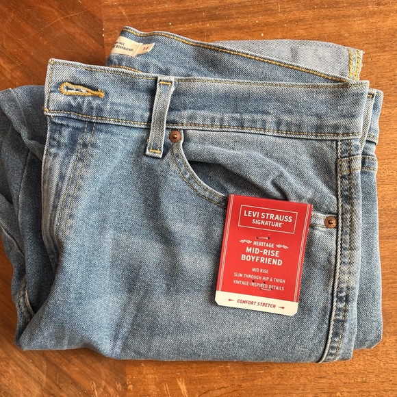 Levi's Denim - Levi's Relaxed Mid-Rise Boyfriend Jeans in Light Blue Denim NWT Women’s size 14